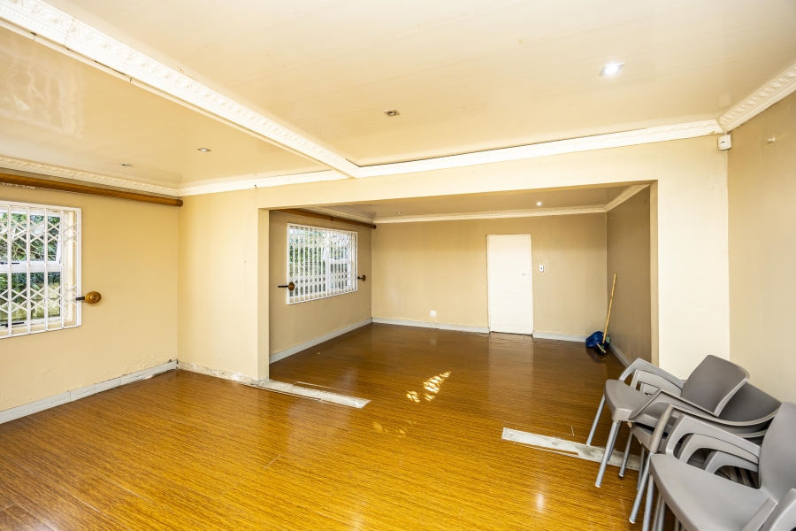 Commercial Property for Sale in Sunnyridge Eastern Cape